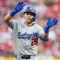 Will Smith drives home game-winner as Dodgers rally past Reds