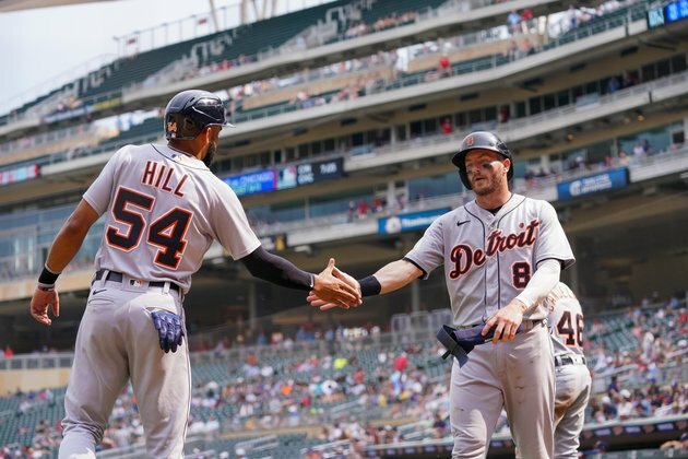 MLB roundup: Tigers top Twins 17-14