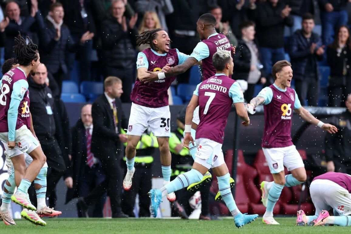 Leeds United, Burnley clinch promotion to Premier League - ESPN