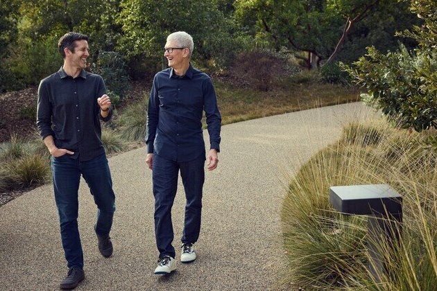 Tim Cook stepping down as Apple CEO
