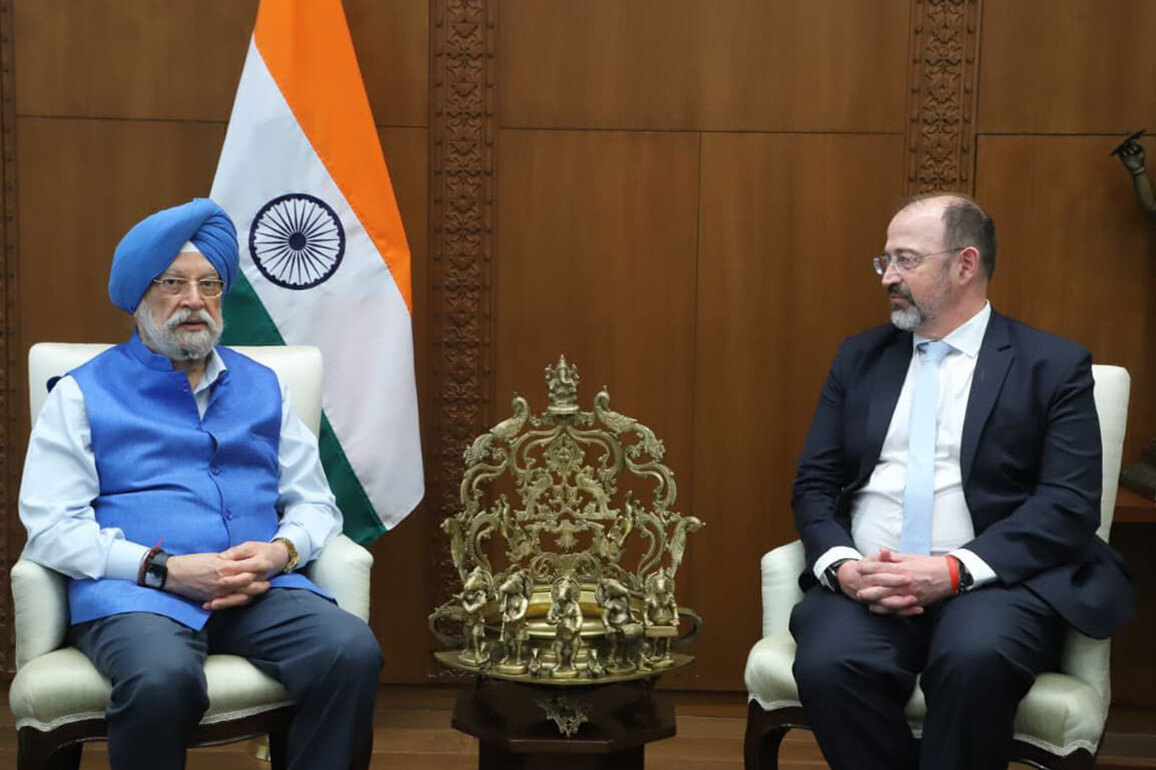 Hardeep Singh Puri meets S&P Global President Dave Ernsberger, hold talks on energy markets, supply chain stability