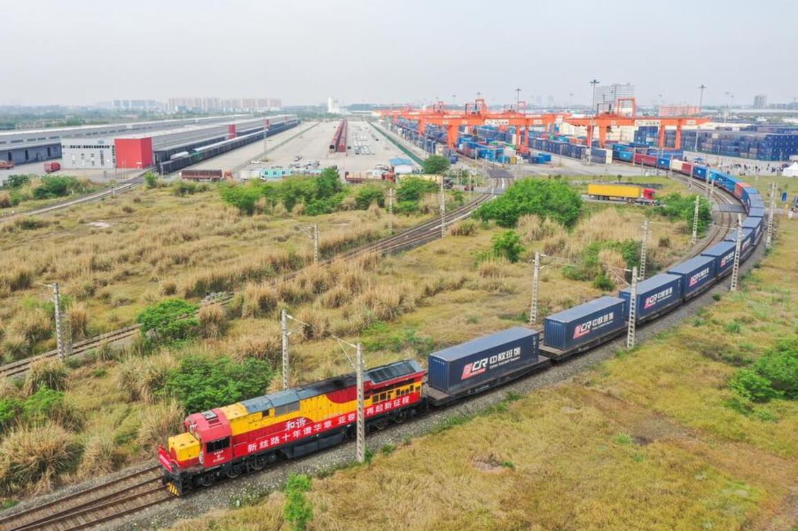 Southwest China's international railway port facilitates bites of freshness