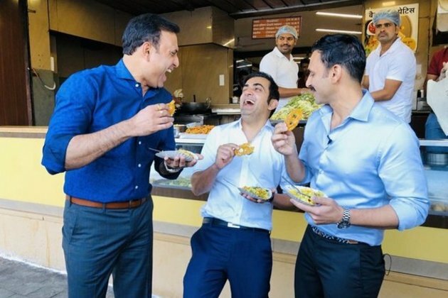 VVS Laxman does the unthinkable, makes Gautam Gambhir laugh out loud!