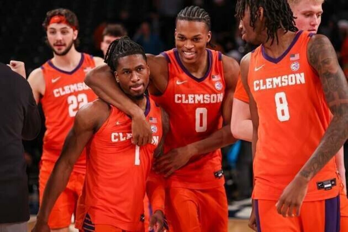 Clemson uses late surge to topple Georgia Tech
