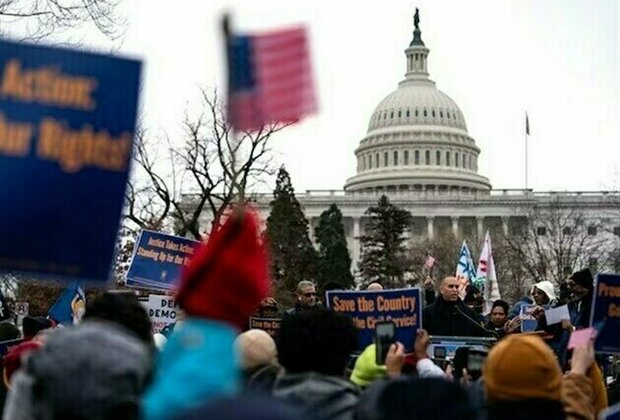 Unions Sue Trump, Fearing Mass Firings of Federal Employees