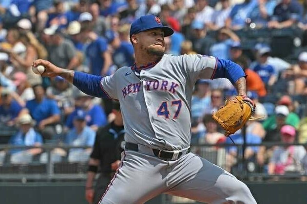 Mets RHP Frankie Montas exercises $17M player option