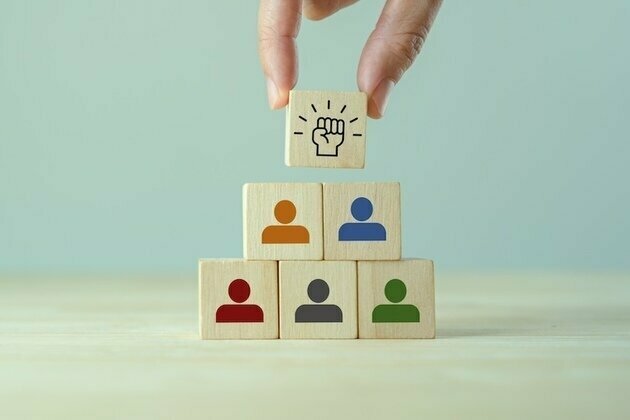 Icons and Stewards: How World Order Shapes Leadership and Legacy
