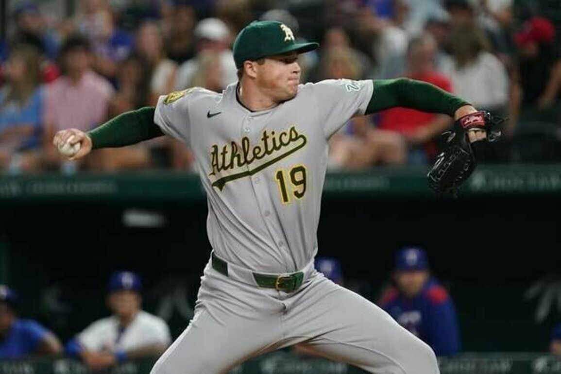 Padres acquire Mason Miller, JP Sears from A's for top prospect, 3 others