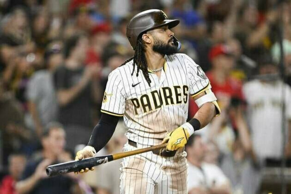 Padres top Reds on Fernando Tatis' walk-off sac fly