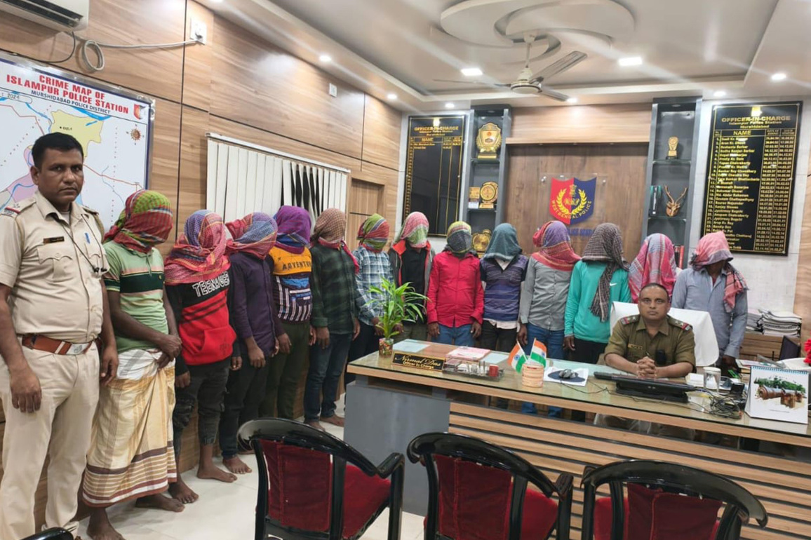 West Bengal: 12 Bangladeshi nationals, one Indian held in Murshidabad for illegal stay