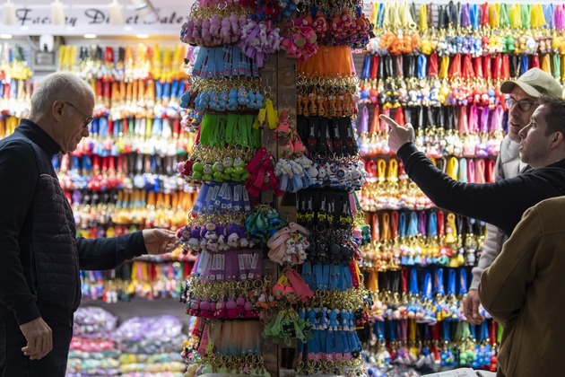 U.S. tariff uncertainty puts China-made Christmas presents in question