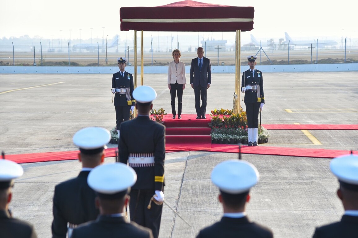 EU delegates recieve guard of honour upon arrival in Delhi