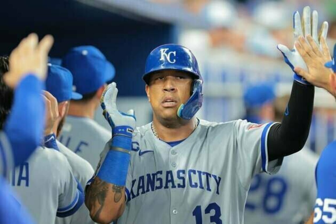 Salvador Perez stays hot with homer in Royals win at Marlins