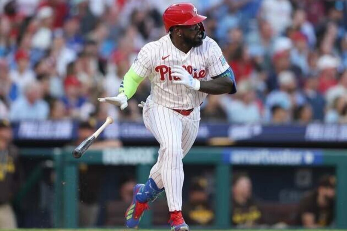 Phillies OF Adolis Garcia exits with pulled shoulder muscle vs. Jays