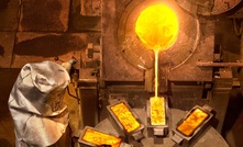  Gold pour at Kinross Gold Corp’s Fort Knox mine in Alaska, USA