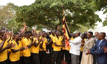 Pulezidenti Museveni ng'asiibula abazannyi ba Cranes oluvannyuma lw'okubasisinkana Pulezidenti Museveni ng'asiibula abazannyi ba Cranes oluvannyuma lw'okubasisinkana