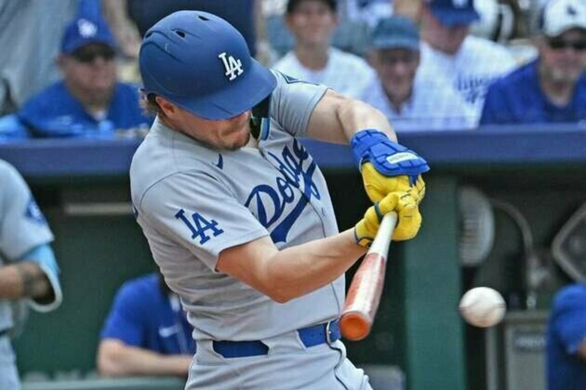 Dodgers win sixth straight series, extend Royals' misery