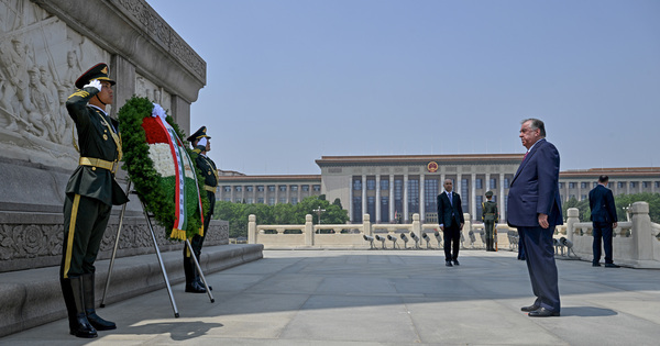 CHINA-BEIJING-TAJIKISTAN-PRESIDENT-MONUMENT-TRIBUTE (CN)