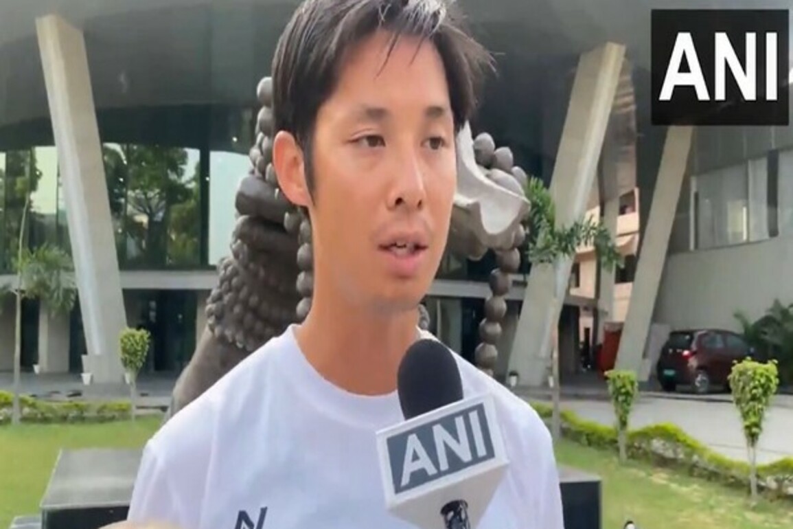 Guinness World Record: Japanese man dribbling football from Kolkata to Delhi reaches Varanasi