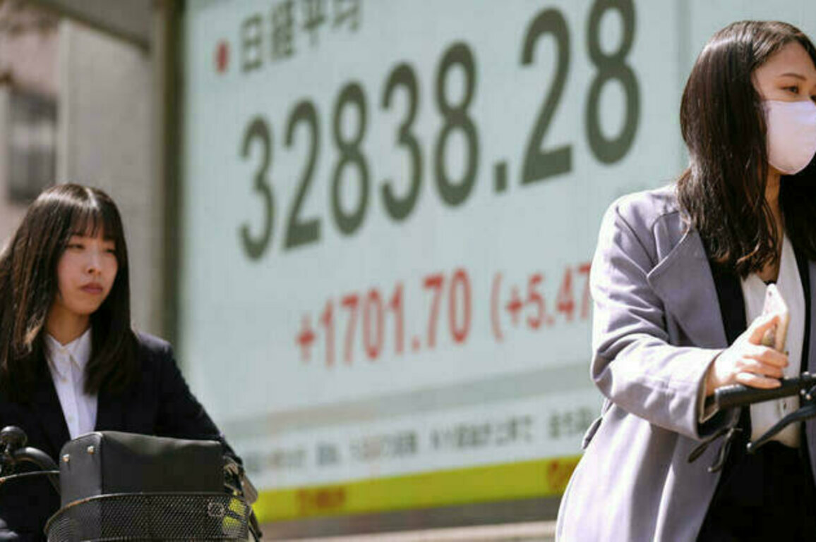 Live: Asian shares deepen losses after Wall Street turns red