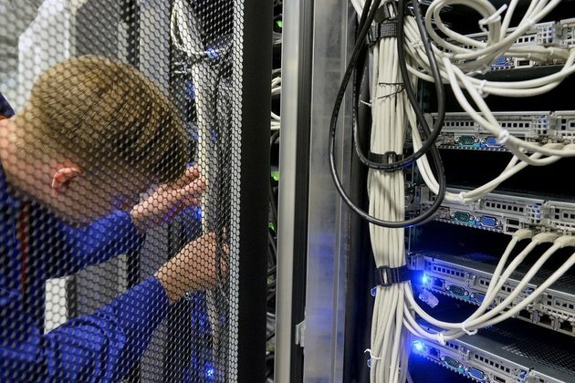 Russia briefly turned off international internet RBK