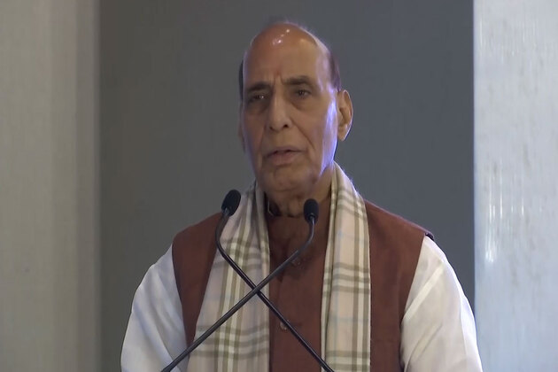 "Sensationalism without substance": Rajnath slams Rahul Gandhi over EC remarks