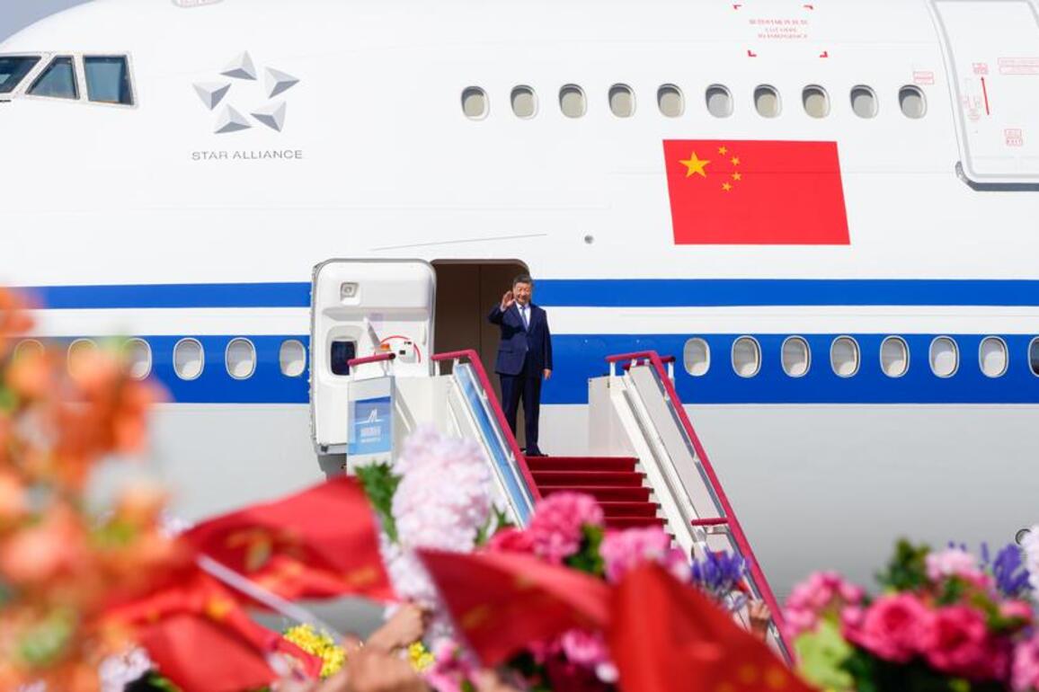 Xi's Album | Xi arrives in Urumqi for celebrations of 70th founding anniversary of Xinjiang Uygur Autonomous Region