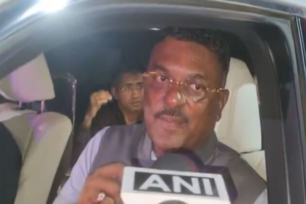 Maharashtra: Two suspended after Minister's surprise inspection at Amravati bus depot during cleanliness drive