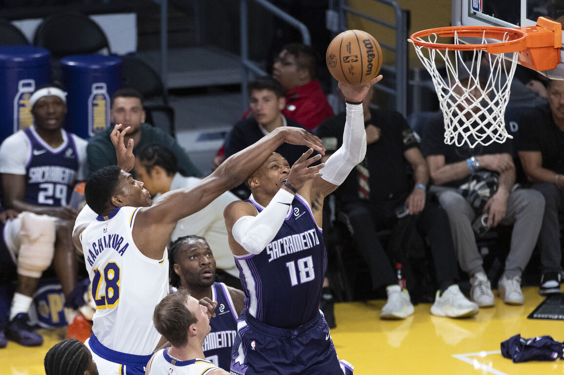 (SP) U.S.-LOS ANGELES-BASKETBALL-NBA-LAKERS VS KINGS
