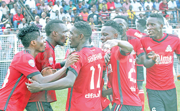 Abazannyi ba Vipers nga bajaganyiza ggoolo ku KCCA. Baawangudde 3- Abazannyi ba Vipers nga bajaganyiza ggoolo ku KCCA. Baawangudde 3-