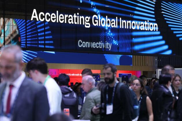 Economic Watch: Dawn of "AI+" Era -- How Chinese AI-powered products are transforming mobile world