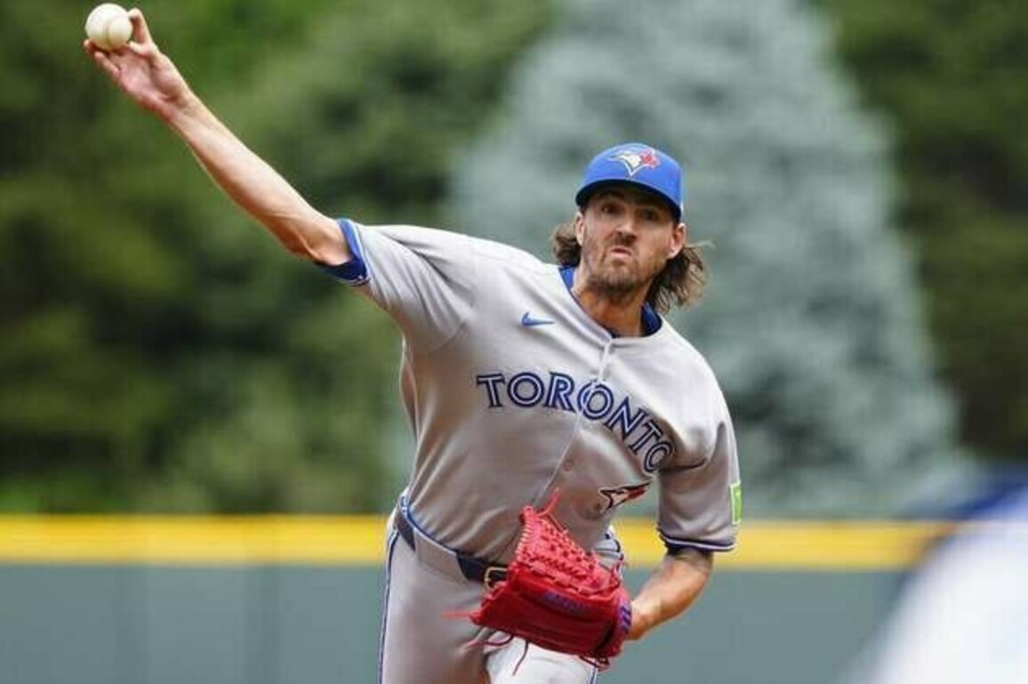 Blue Jays dismantle Rockies 20-1 to complete sweep