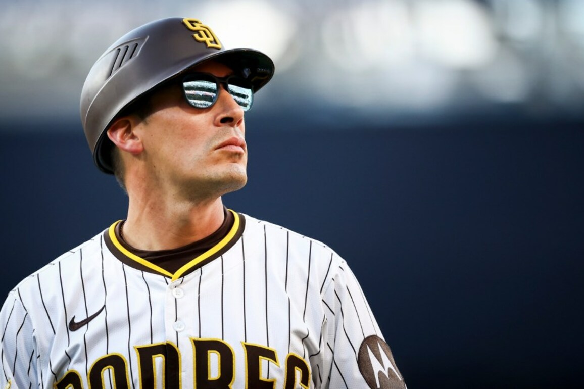Talking with  Padres first base coach David Macias  San Diego Union-Tribune