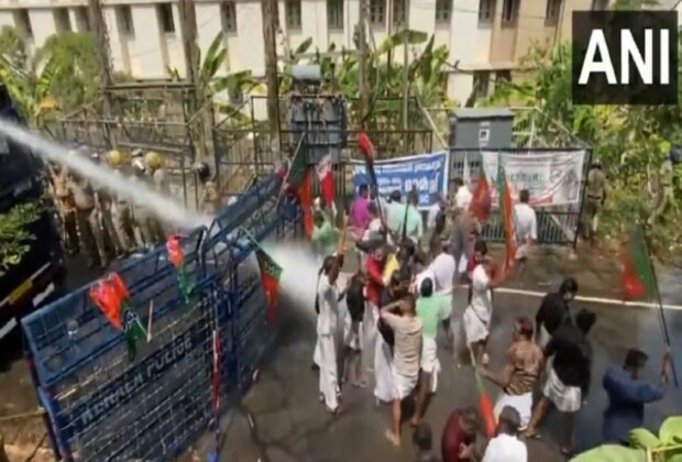 Kerala: BJP workers protest outside Kottayam College over ragging incident; police use water cannons