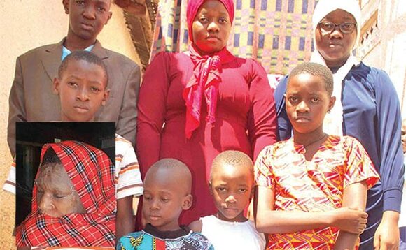 Katikkiro Mayiga (ku kkono) eyabadde omugenyi omukulu Katikkiro Mayiga (ku kkono) eyabadde omugenyi omukulu