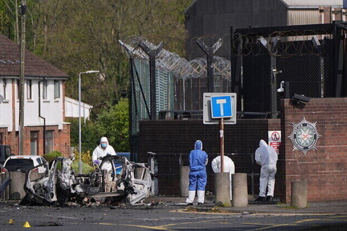 New IRA behind Northern Ireland car bomb  UK police