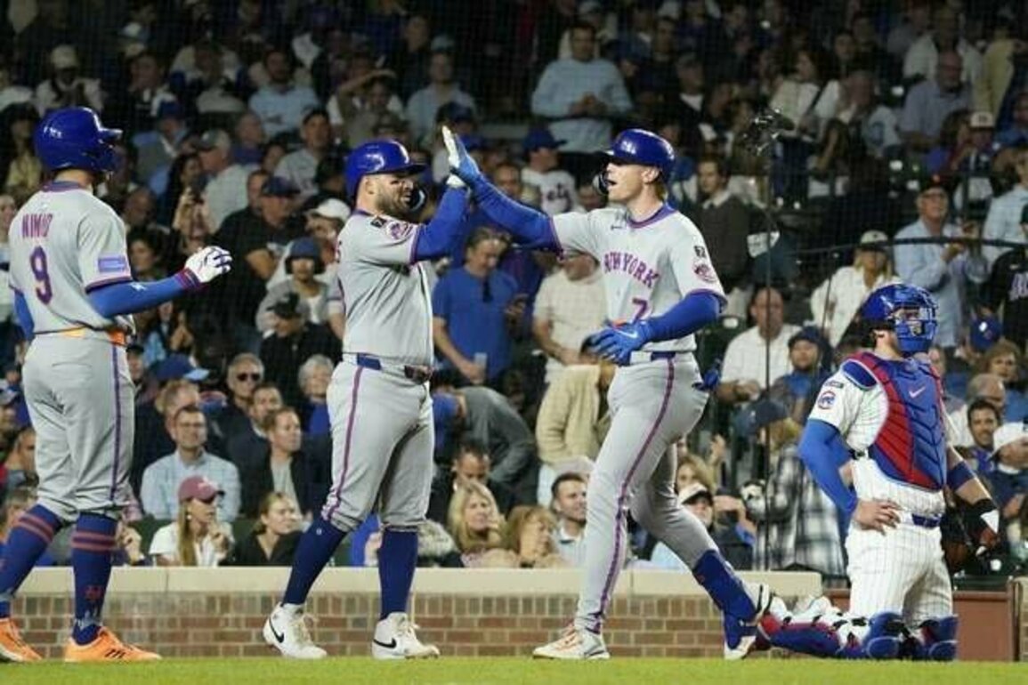 Mets ride 2 homers to win over Cubs, retain wild-card edge
