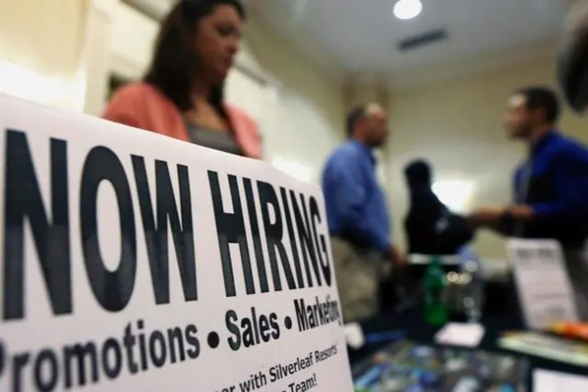 US private payrolls growth beats expectations in March