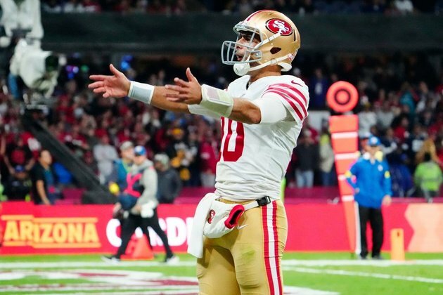 Jimmy Garoppolo throws 4 TDs as 49ers fly by Cardinals