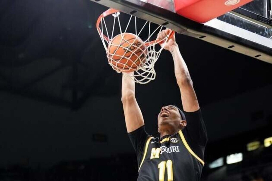 Missouri puts away Auburn late, moves to 11-0 at home