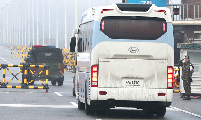 Two Koreas in fresh talks on Winter Olympics Two Koreas in fresh talks on Winter Olympics