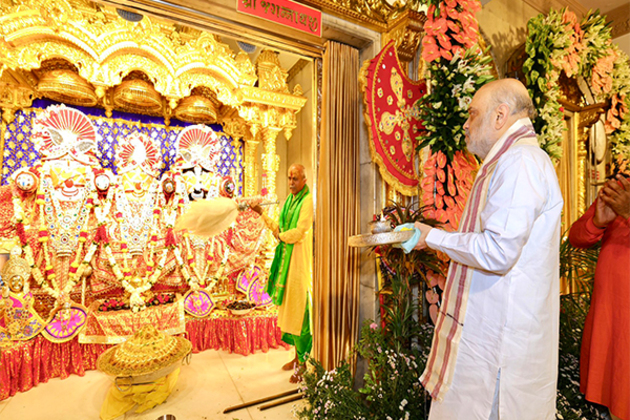 Union Minister Amit Shah offers prayers at Ahmedabad's Jagannath Temple as Rath Yatra commences
