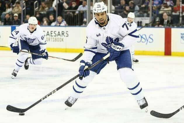 Maple Leafs send F Ryan Reaves to Sharks for D Henry Thrun