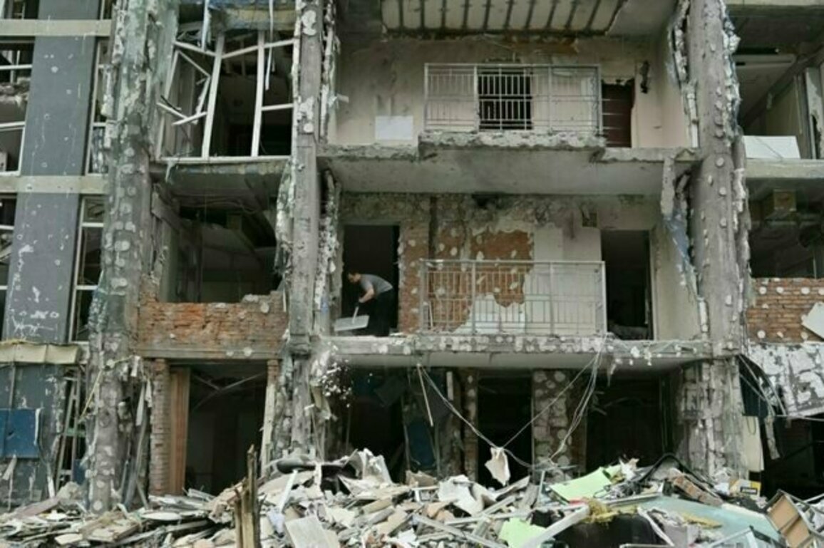 Russian Strikes Kill 7 In Ukraine Amid Uncertainty Over Peace Talks 