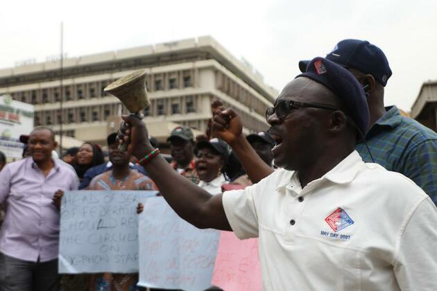 Nigerians lament electricity tariff hike amid poor power supply