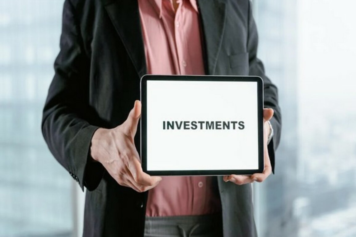 Trade deal uncertainty weighing on private sector investment: UBS