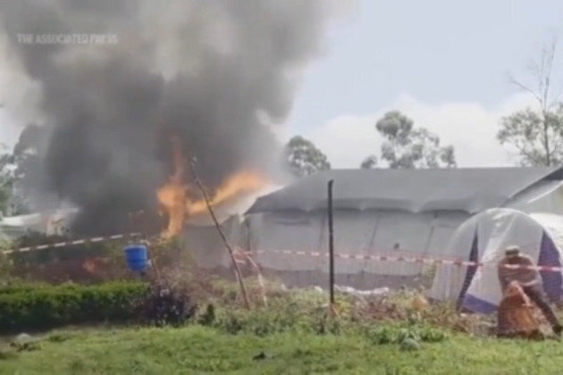 Protesters set Ebola treatment center ablaze (VIDEOS)