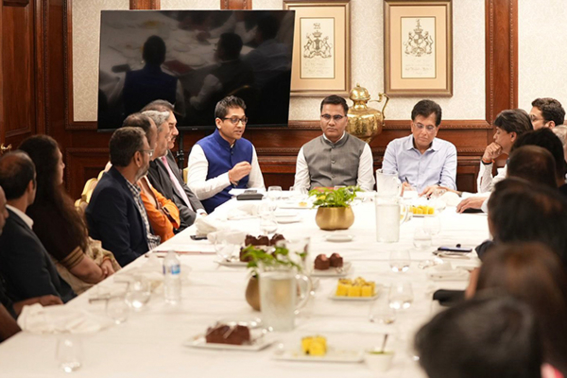 Union Minister Piyush Goyal meets Indian representatives in London
