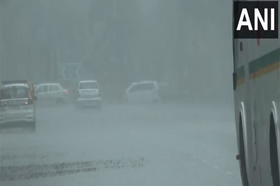 Thunderstorms and heavy rain lash parts of Delhi