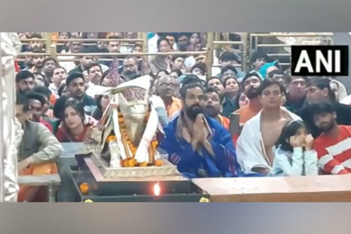 Actor Arpit Ranka offers prayers at Mahakaleshwar temple in Ujjain